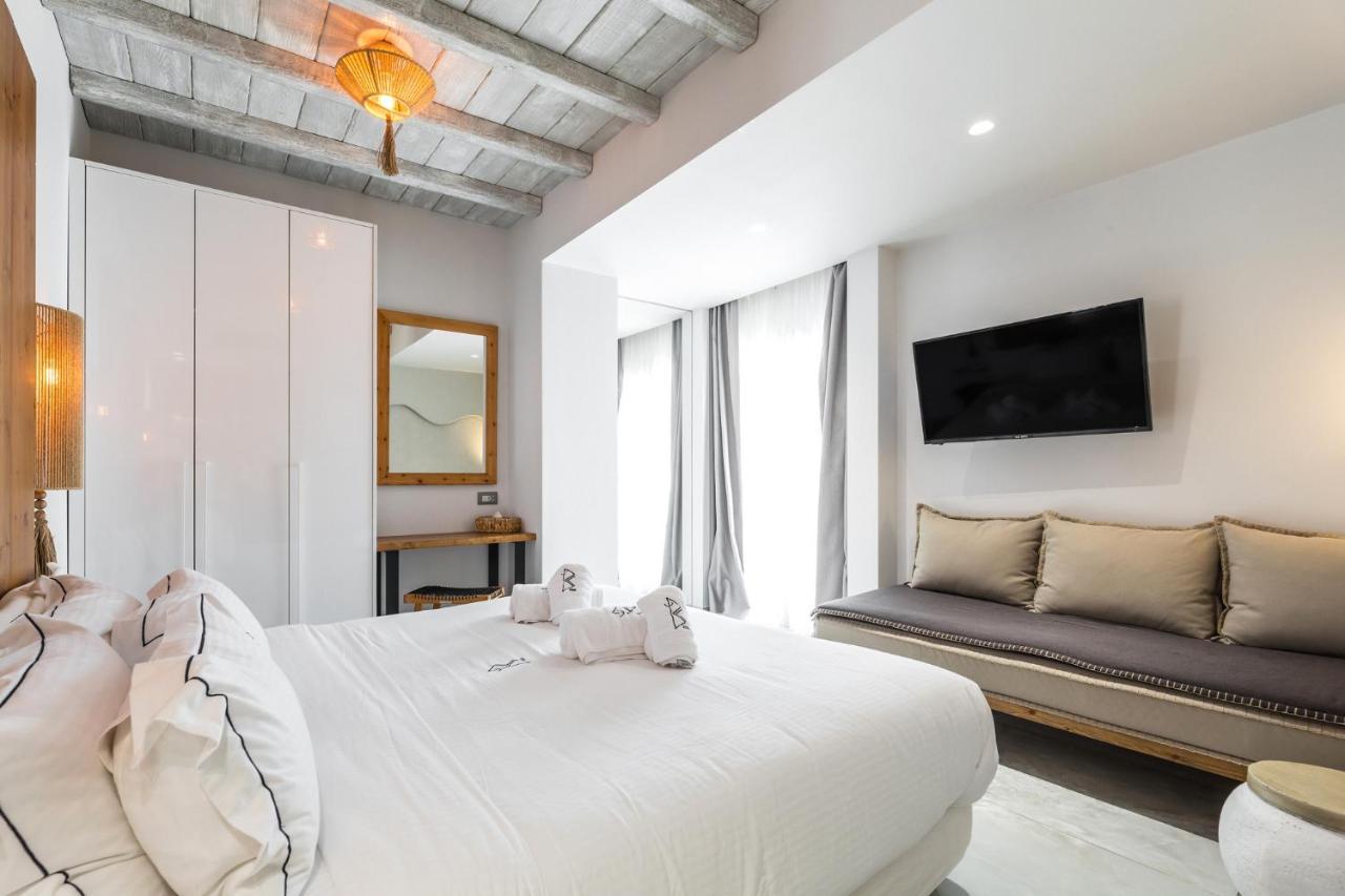 Blue Carpet Luxury Suites Pefkochori Bagian luar foto