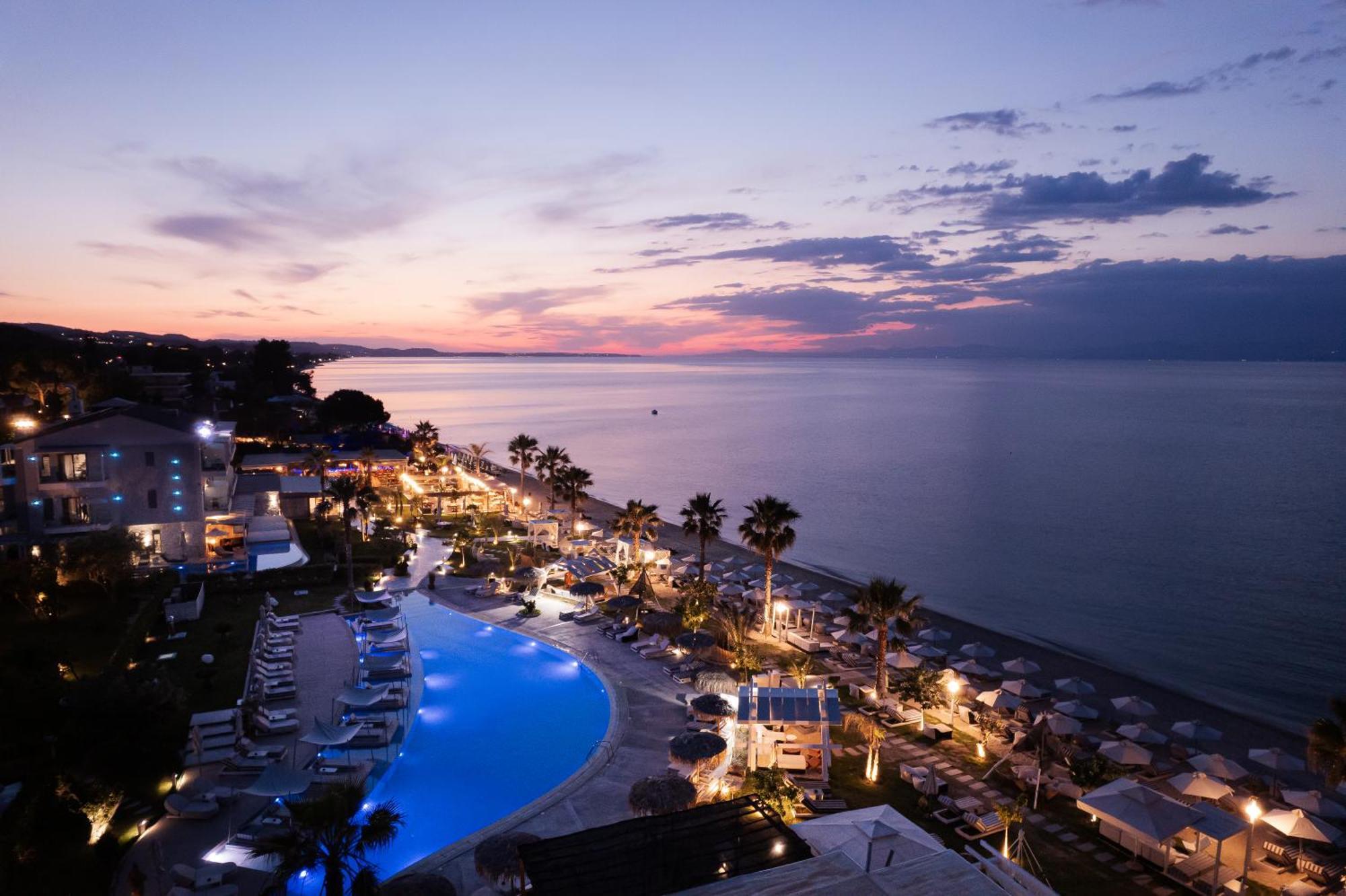 Blue Carpet Luxury Suites Pefkochori Bagian luar foto