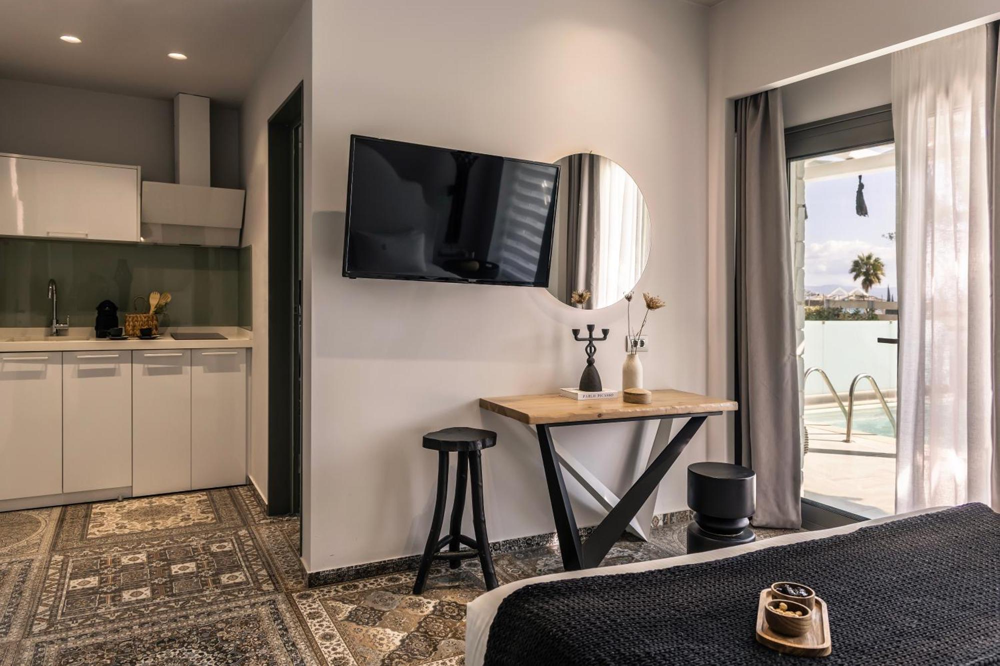 Blue Carpet Luxury Suites Pefkochori Bagian luar foto