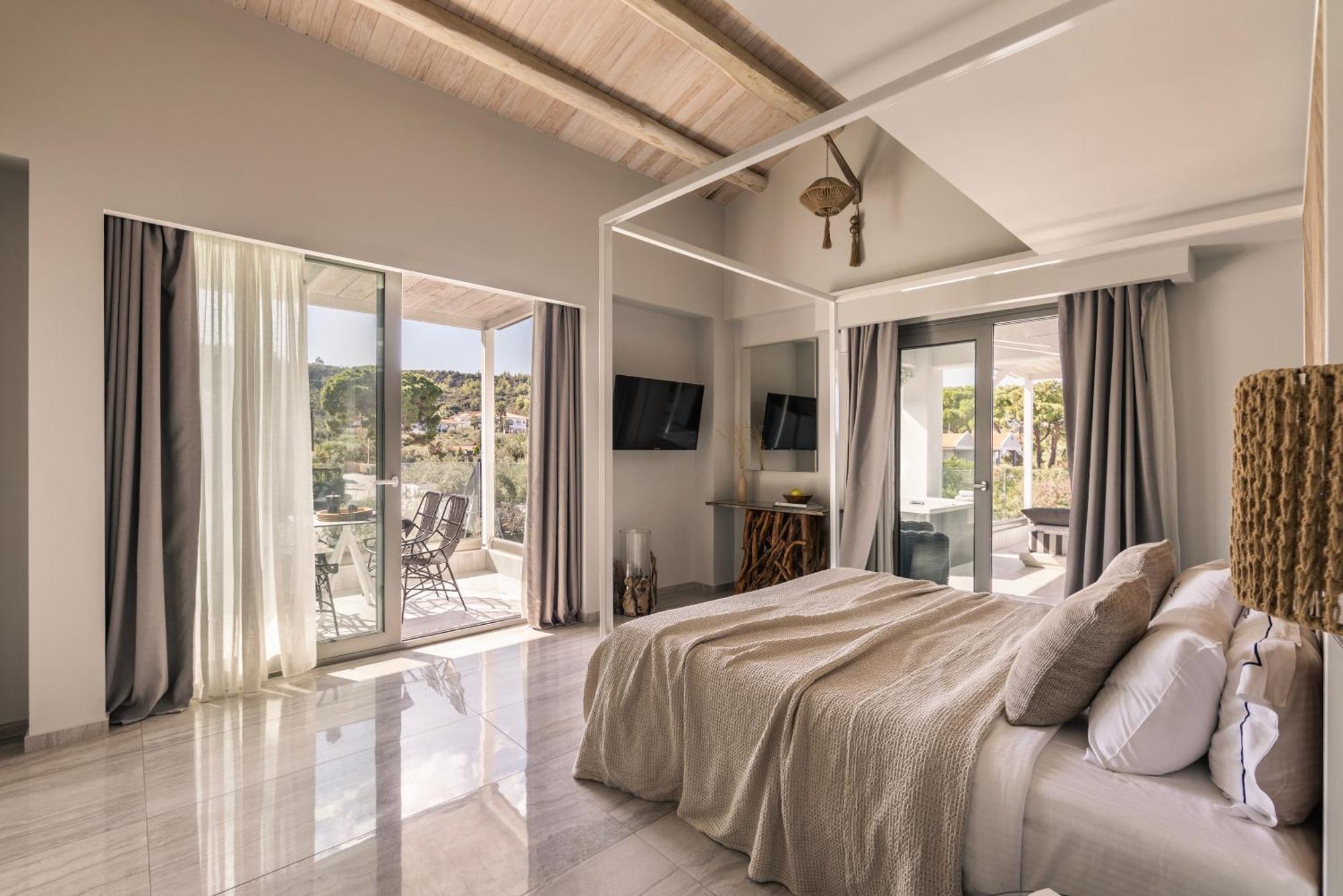 Blue Carpet Luxury Suites Pefkochori Bagian luar foto
