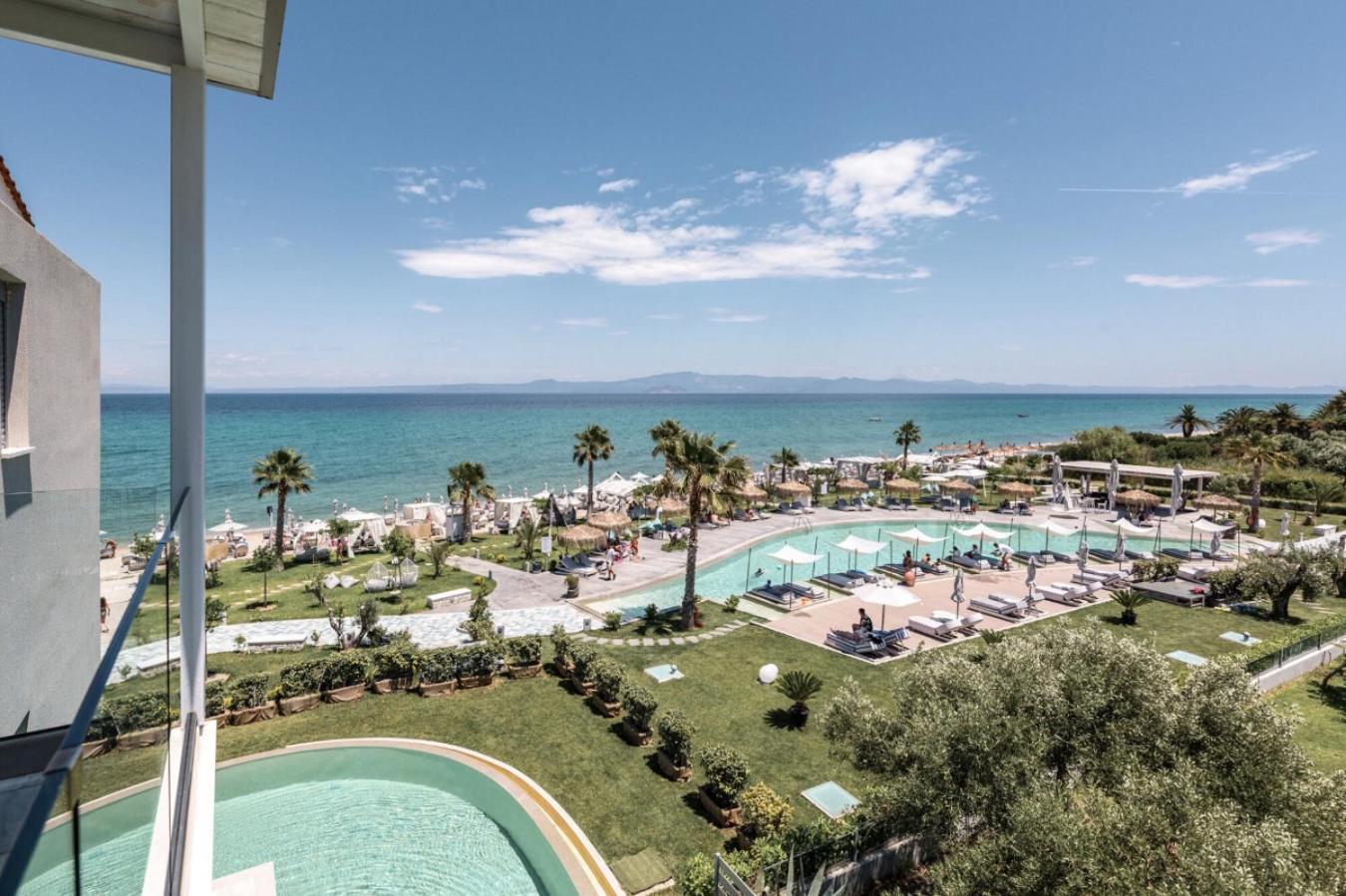 Blue Carpet Luxury Suites Pefkochori Bagian luar foto