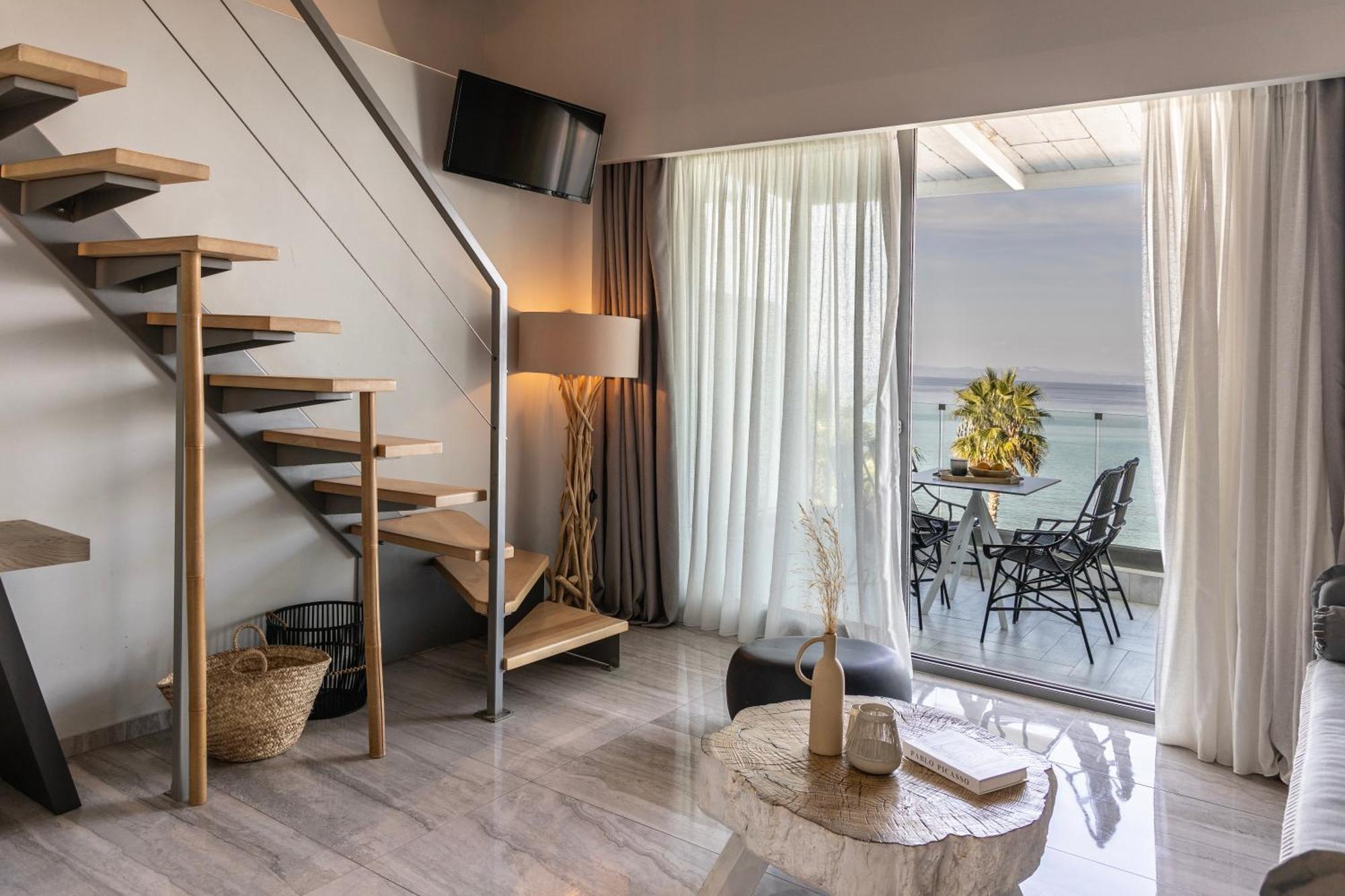 Blue Carpet Luxury Suites Pefkochori Bagian luar foto